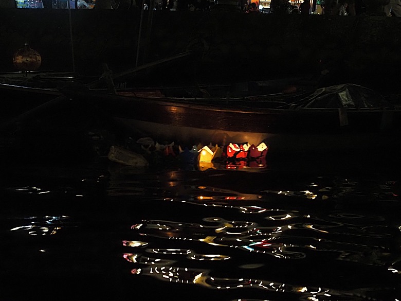 會安古鎮 (來遠橋、Faifo Coffee、華人會館群)、會安夜市、在地美食HOME Hoi An 餐廳、秋盆河乘船放水燈 — 2025年越南峴港、會安、美山、順化、巴拿山 — 聯合國世界文化遺產及遊樂園之六日悠遊 第一回