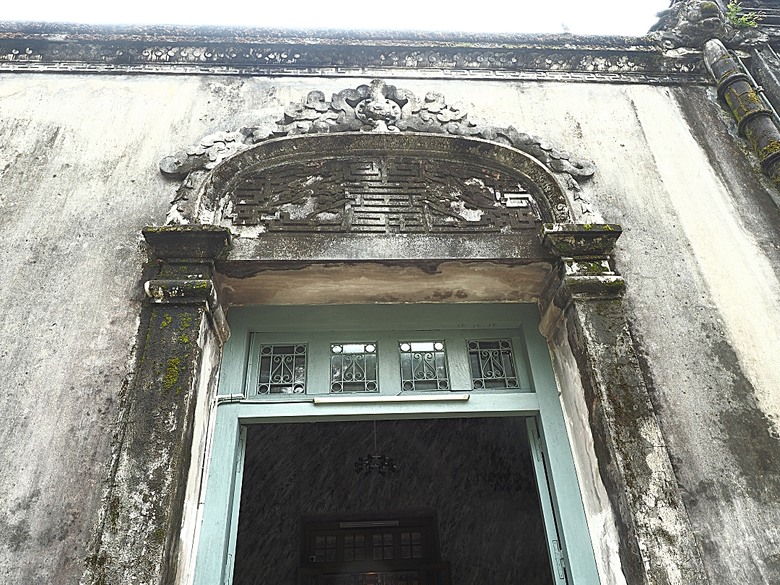 順化皇城(Kinh thành Huế)、啟定皇陵(Lăng Khải Định)、靈姥寺(天姥寺) (Chùa Thiên Mụ)、線香民俗文化村(Incense Village)、皇帝宮廷宴,附掛峴港 AU LAC BEACH海鮮餐廳 — 2025年越南峴港、會安、美山、順化、巴拿山太陽世界六日歷史文化及遊樂園之旅 第五回