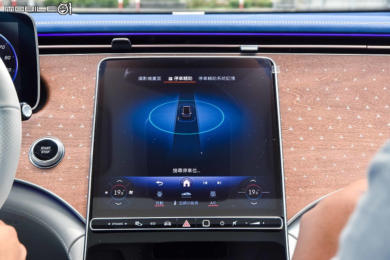 來去Mercedes-Benz Energizing Hub施作科技健檢|久違的飛輪及五大科技深入體驗!