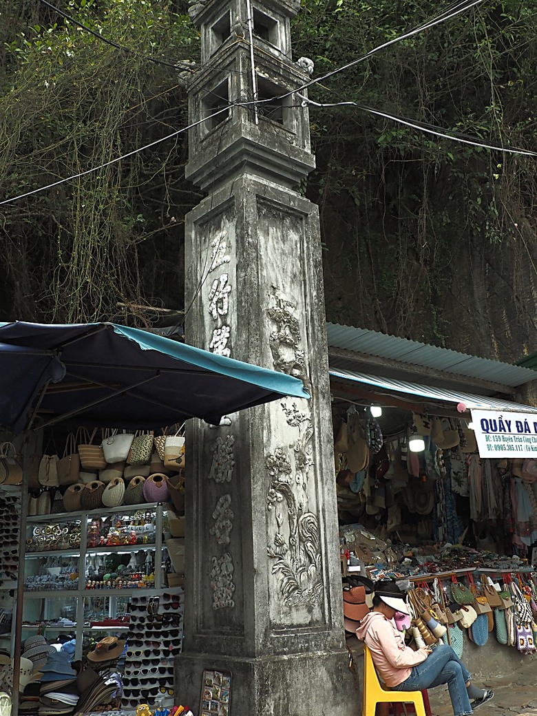 峴港市郊 五行山(The Marble Mountains; Ngũ Hành Sơn)、山茶半島靈應寺(Chùa Linh Ứng)、Sơn Trà Marina 咖啡館 — 2025年越南峴港、會安、美山、順化、巴拿山太陽世界六日歷史文化及遊樂園之旅 第六回