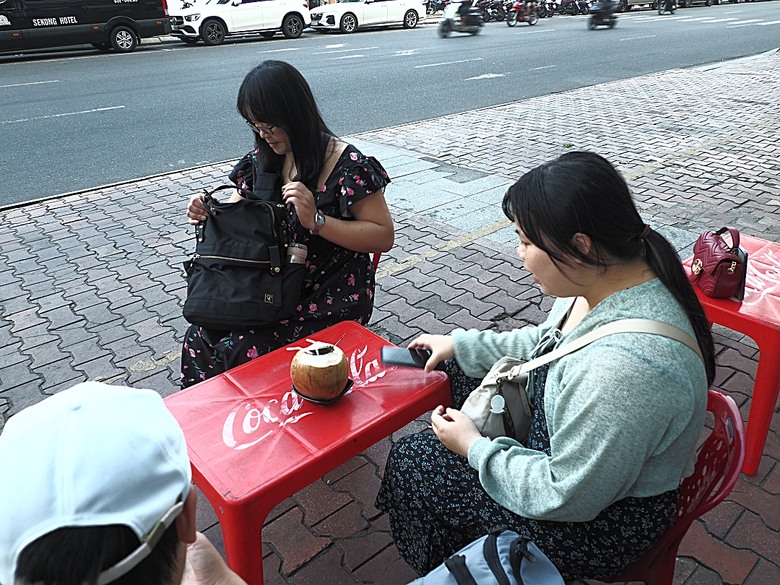 峴港市區 峴港大教堂、峴港博物館、漢市場、SOAN HA換匯、BANH MI越南法國麵包(午餐)、Banh Xeo Ba Tuyet (晚餐) 、SPA和按摩、My Xuan Cruise 遊輪夜遊峴港瀚江、龍橋噴火與山茶夜市、GO! Đà Nẵng量販店 — 2025年越南峴港、會安、美山、順化、巴拿山太陽世界六日歷史文化及遊樂園之旅 第七回