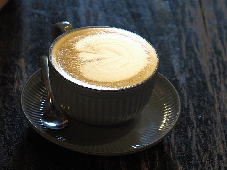 會安古鎮 (來遠橋、Faifo Coffee、華人會館群)、會安夜市、在地美食HOME Hoi An 餐廳、秋盆河乘船放水燈 — 2025年越南峴港、會安、美山、順化、巴拿山 — 聯合國世界文化遺產及遊樂園之六日悠遊 第一回