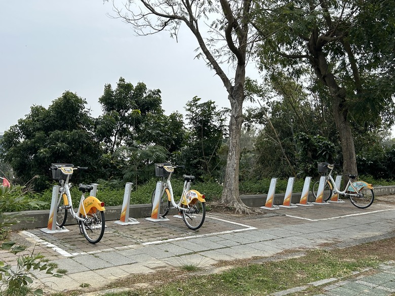 軍事堡壘與惡地交織的漯(ㄊㄚˋ)底山自然公園