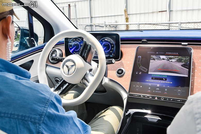 來去Mercedes-Benz Energizing Hub施作科技健檢|久違的飛輪及五大科技深入體驗!