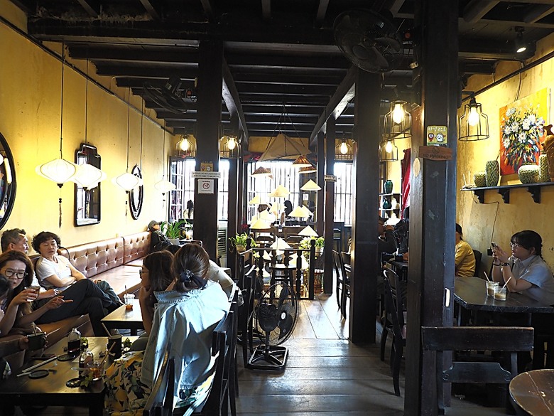 會安古鎮 (來遠橋、Faifo Coffee、華人會館群)、會安夜市、在地美食HOME Hoi An 餐廳、秋盆河乘船放水燈 — 2025年越南峴港、會安、美山、順化、巴拿山 — 聯合國世界文化遺產及遊樂園之六日悠遊 第一回