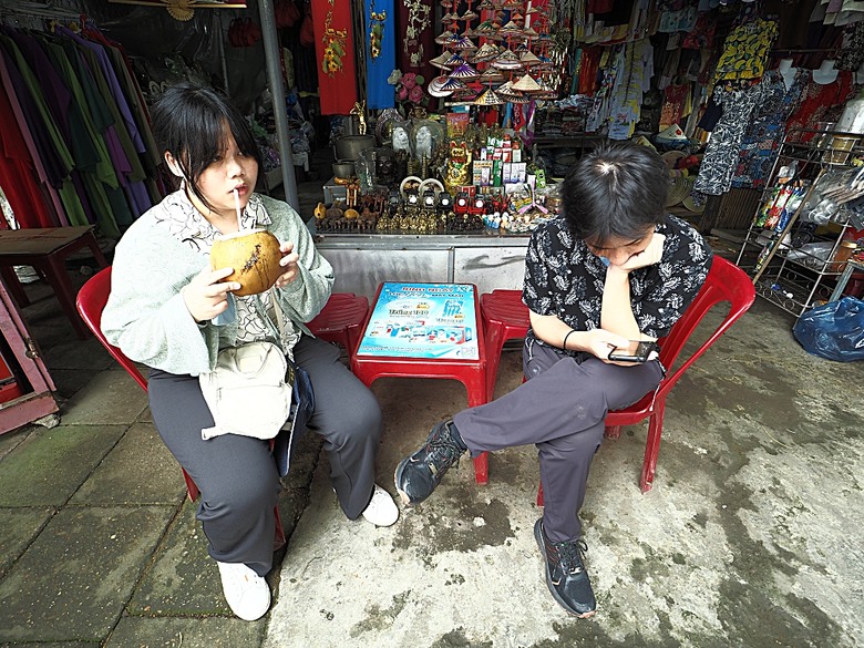 順化皇城(Kinh thành Huế)、啟定皇陵(Lăng Khải Định)、靈姥寺(天姥寺) (Chùa Thiên Mụ)、線香民俗文化村(Incense Village)、皇帝宮廷宴,附掛峴港 AU LAC BEACH海鮮餐廳 — 2025年越南峴港、會安、美山、順化、巴拿山太陽世界六日歷史文化及遊樂園之旅 第五回