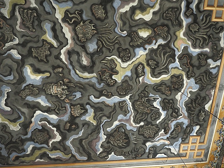 順化皇城(Kinh thành Huế)、啟定皇陵(Lăng Khải Định)、靈姥寺(天姥寺) (Chùa Thiên Mụ)、線香民俗文化村(Incense Village)、皇帝宮廷宴,附掛峴港 AU LAC BEACH海鮮餐廳 — 2025年越南峴港、會安、美山、順化、巴拿山太陽世界六日歷史文化及遊樂園之旅 第五回