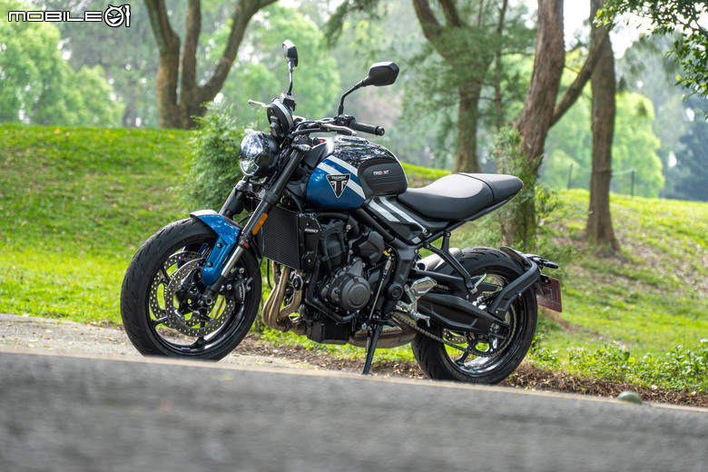 2025 年 Triumph Trident 660 試駕|三缸質與量的體現,迷人美麗的翹臀