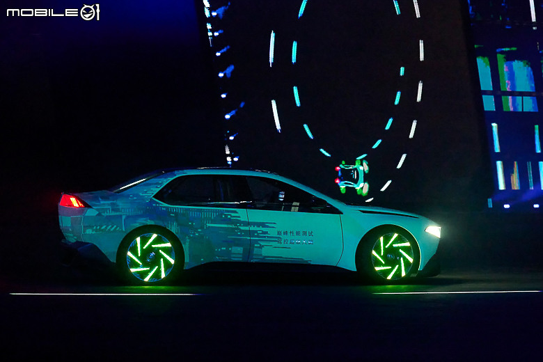 【採訪】BMW Vision Driving Experience 測試車上海現身，超級大腦掌控 1800 kgm 扭力精準展演！