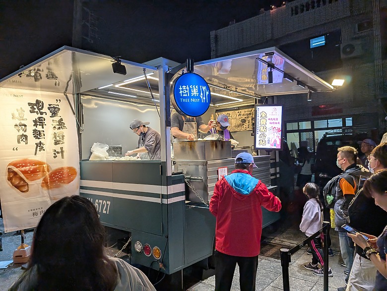 點我看大圖 2025 繞境大白 大甲媽繞境 一起追女神 熱血熬夜12小時