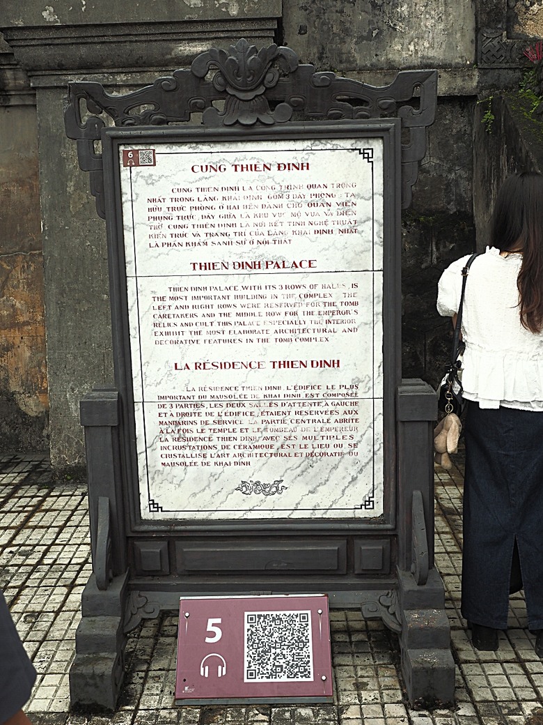順化皇城(Kinh thành Huế)、啟定皇陵(Lăng Khải Định)、靈姥寺(天姥寺) (Chùa Thiên Mụ)、線香民俗文化村(Incense Village)、皇帝宮廷宴,附掛峴港 AU LAC BEACH海鮮餐廳 — 2025年越南峴港、會安、美山、順化、巴拿山太陽世界六日歷史文化及遊樂園之旅 第五回