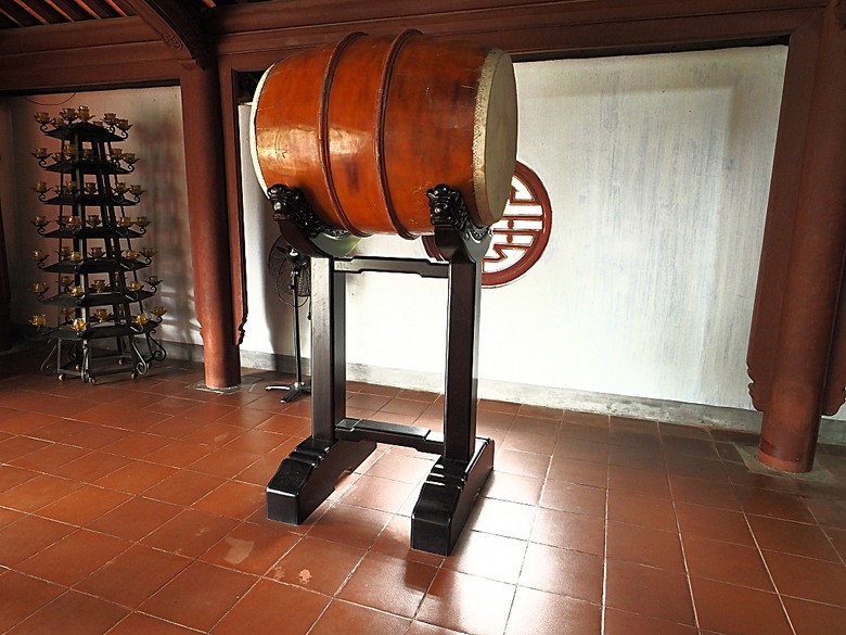順化皇城(Kinh thành Huế)、啟定皇陵(Lăng Khải Định)、靈姥寺(天姥寺) (Chùa Thiên Mụ)、線香民俗文化村(Incense Village)、皇帝宮廷宴，附掛峴港 AU LAC BEACH海鮮餐廳 — 2025年越南峴港、會安、美山、順化、巴拿山太陽世界六日歷史文化及遊樂園之旅 第五回