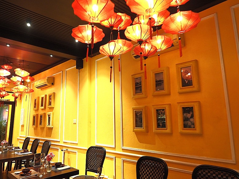 會安古鎮 (來遠橋、Faifo Coffee、華人會館群)、會安夜市、在地美食HOME Hoi An 餐廳、秋盆河乘船放水燈 — 2025年越南峴港、會安、美山、順化、巴拿山 — 聯合國世界文化遺產及遊樂園之六日悠遊 第一回