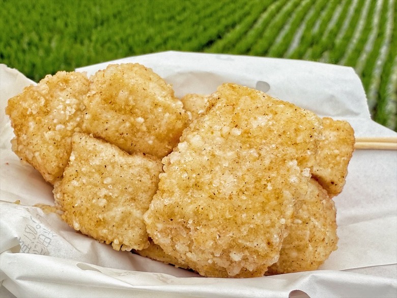 到北斗奠安宮拜拜不能錯過的鹹酥雞店,炸物酥脆爽口不油膩,肉質鮮嫩,飲料也很推薦