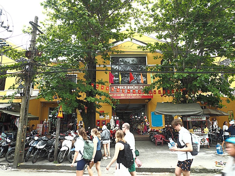 會安古鎮 (來遠橋、Faifo Coffee、華人會館群)、會安夜市、在地美食HOME Hoi An 餐廳、秋盆河乘船放水燈 — 2025年越南峴港、會安、美山、順化、巴拿山 — 聯合國世界文化遺產及遊樂園之六日悠遊 第一回
