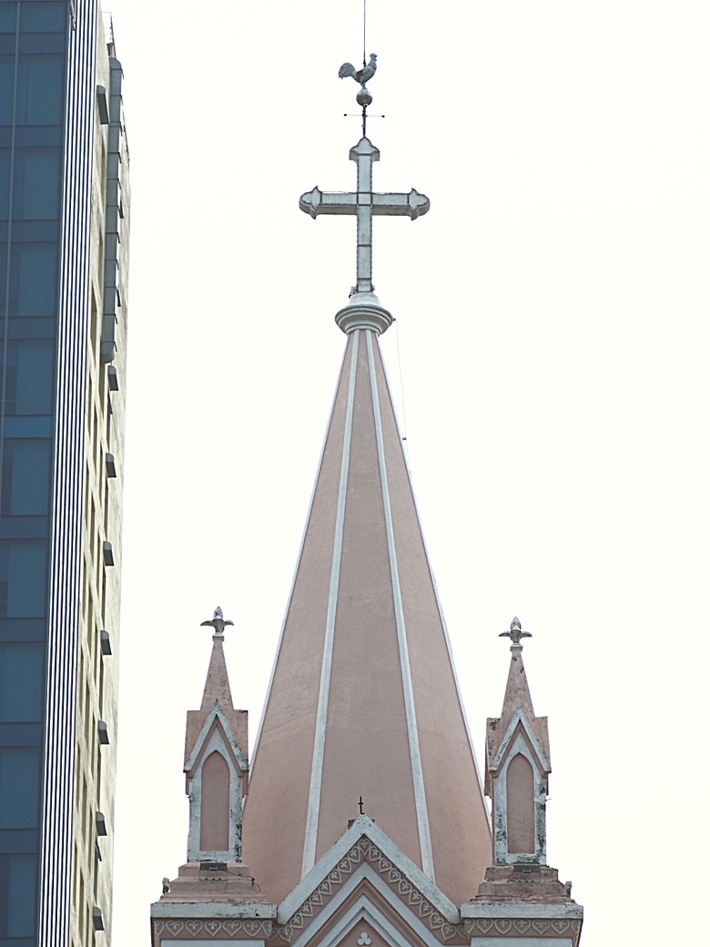 峴港市區 峴港大教堂、峴港博物館、漢市場、SOAN HA換匯、BANH MI越南法國麵包(午餐)、Banh Xeo Ba Tuyet (晚餐) 、SPA和按摩、My Xuan Cruise 遊輪夜遊峴港瀚江、龍橋噴火與山茶夜市、GO! Đà Nẵng量販店 — 2025年越南峴港、會安、美山、順化、巴拿山太陽世界六日歷史文化及遊樂園之旅 第七回