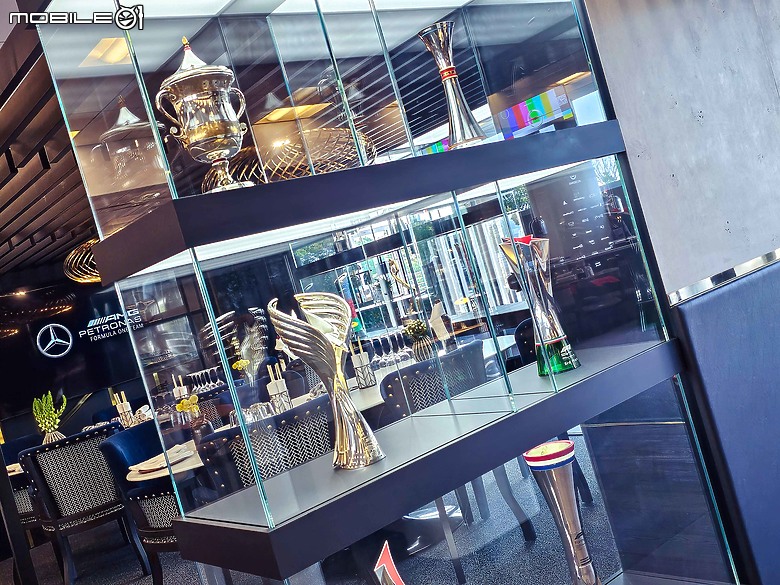 回想起來依然熱血沸騰！不可思議的Mercedes-AMG F1專屬包廂Silver Arrows Lounge觀賽體驗！