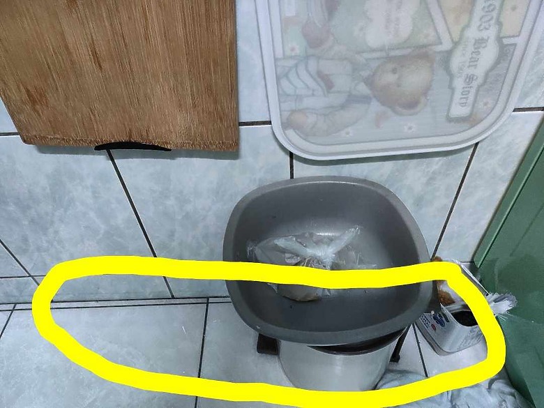 請教專家達人這是瓦斯爐漏水?還是廚房流離台漏水?