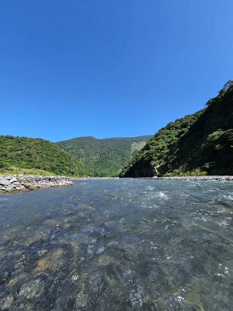 「紅塵峽谷幽幽,清溪魚蝦悠悠。濁口潺潺,燕語蟬鳴⋯」|台灣秘境野營溯溪