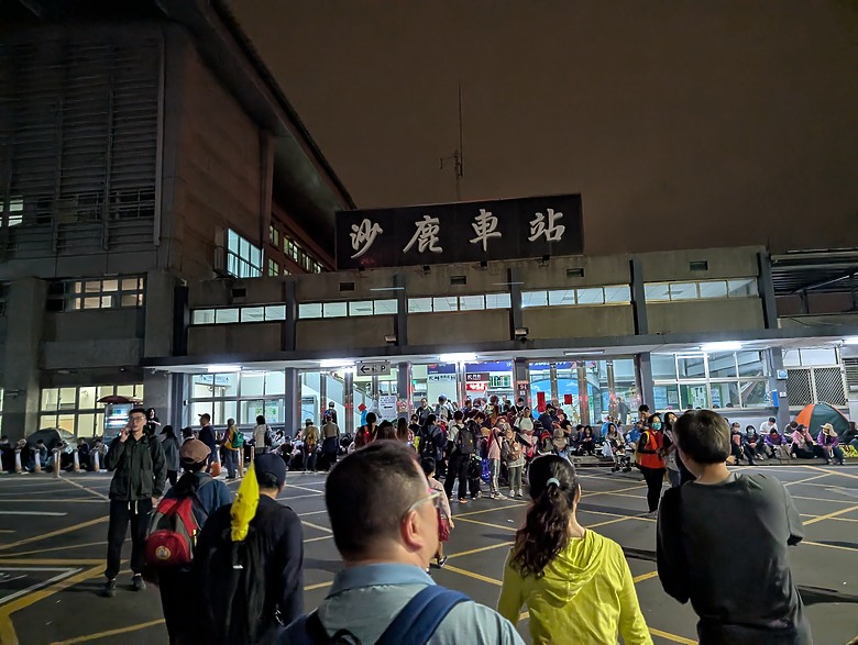 點我看大圖 2025 繞境大白 大甲媽繞境 一起追女神 熱血熬夜12小時