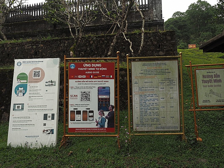 順化皇城(Kinh thành Huế)、啟定皇陵(Lăng Khải Định)、靈姥寺(天姥寺) (Chùa Thiên Mụ)、線香民俗文化村(Incense Village)、皇帝宮廷宴,附掛峴港 AU LAC BEACH海鮮餐廳 — 2025年越南峴港、會安、美山、順化、巴拿山太陽世界六日歷史文化及遊樂園之旅 第五回