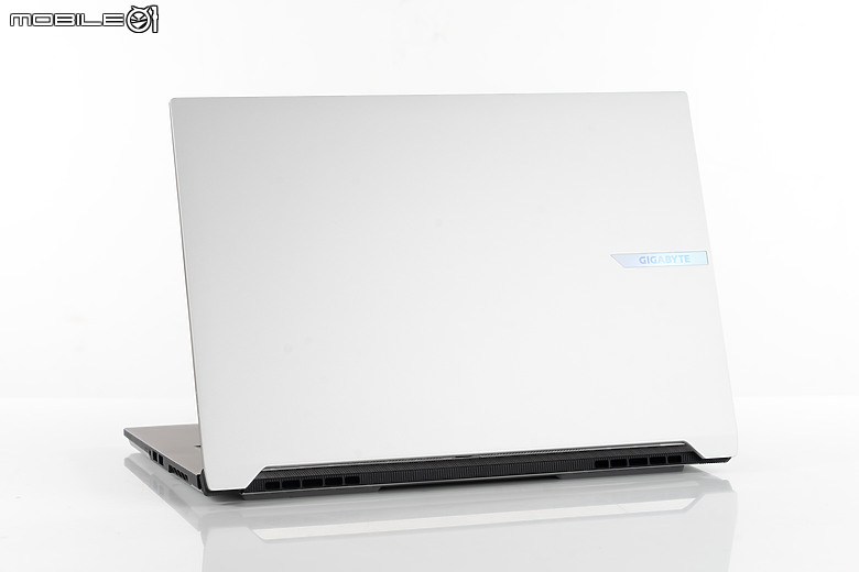 GIGABYTE AERO X16 測試報告｜遊戲創作雙棲的輕薄多工 AI 筆電！