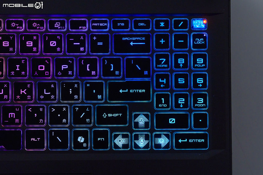 MSI Vector 16 HX AI A2WX 測試報告｜AI 世代的高效創作與遊戲筆電利器