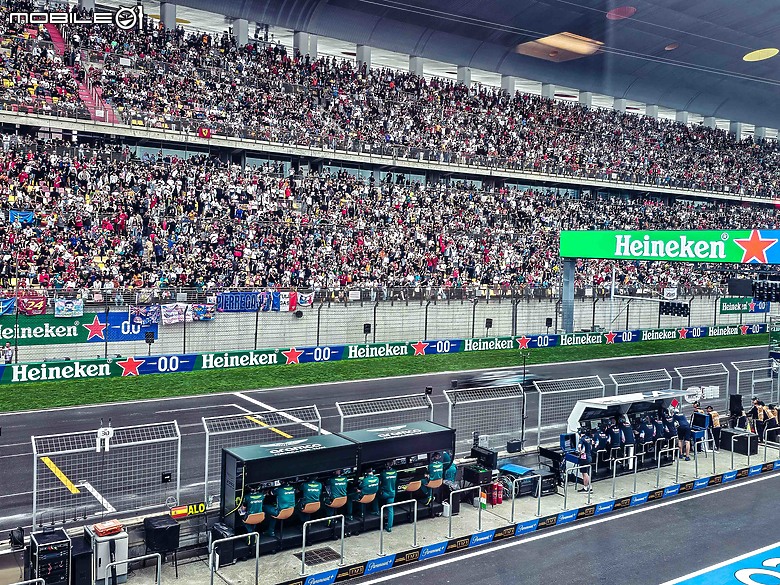 回想起來依然熱血沸騰！不可思議的Mercedes-AMG F1專屬包廂Silver Arrows Lounge觀賽體驗！
