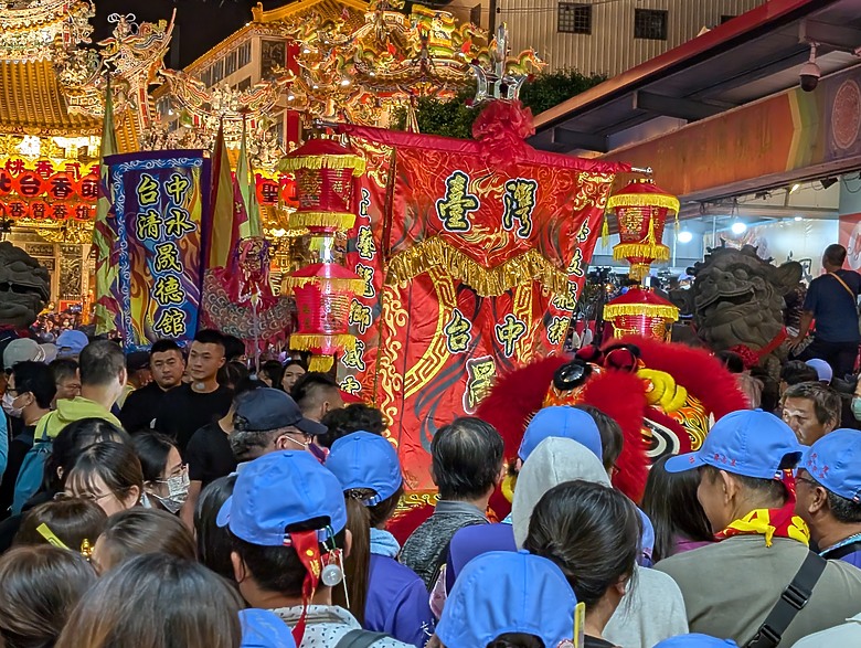 點我看大圖 2025 繞境大白 大甲媽繞境 一起追女神 熱血熬夜12小時