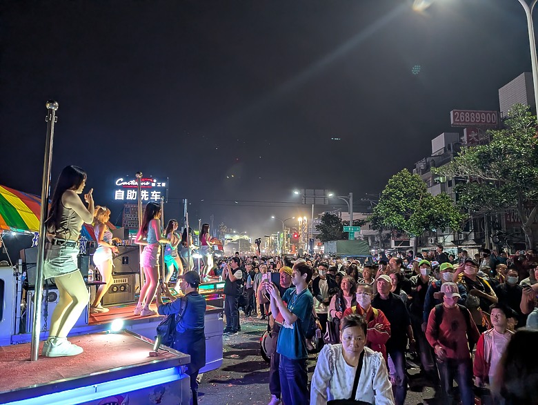 點我看大圖 2025 繞境大白 大甲媽繞境 一起追女神 熱血熬夜12小時