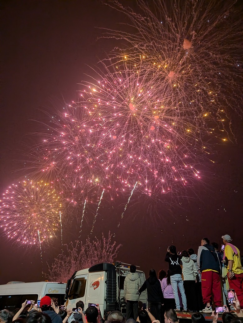 點我看大圖 2025 繞境大白 大甲媽繞境 一起追女神 熱血熬夜12小時