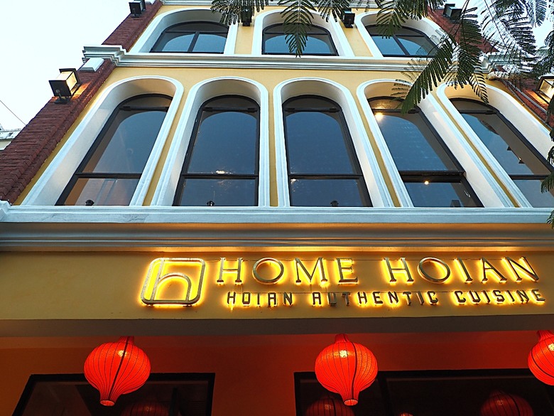 會安古鎮 (來遠橋、Faifo Coffee、華人會館群)、會安夜市、在地美食HOME Hoi An 餐廳、秋盆河乘船放水燈 — 2025年越南峴港、會安、美山、順化、巴拿山 — 聯合國世界文化遺產及遊樂園之六日悠遊 第一回