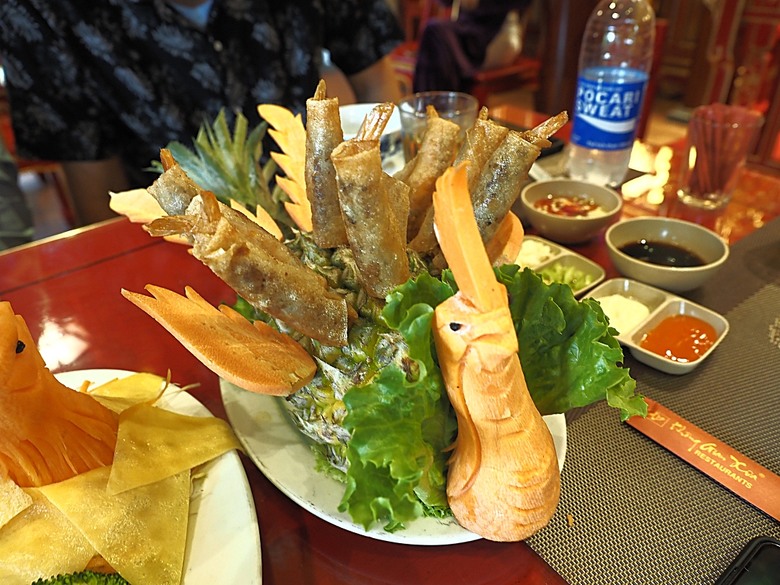 順化皇城(Kinh thành Huế)、啟定皇陵(Lăng Khải Định)、靈姥寺(天姥寺) (Chùa Thiên Mụ)、線香民俗文化村(Incense Village)、皇帝宮廷宴,附掛峴港 AU LAC BEACH海鮮餐廳 — 2025年越南峴港、會安、美山、順化、巴拿山太陽世界六日歷史文化及遊樂園之旅 第五回