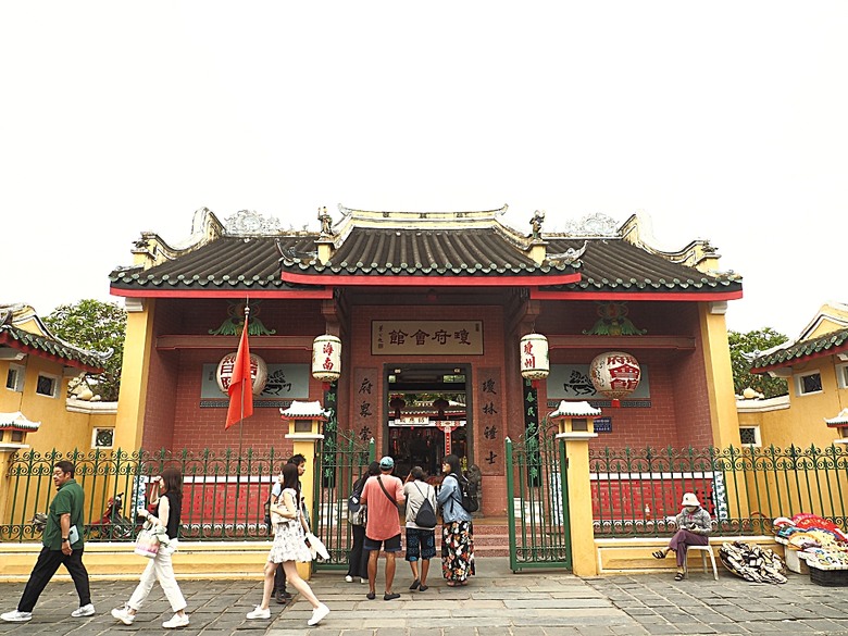 會安古鎮 (來遠橋、Faifo Coffee、華人會館群)、會安夜市、在地美食HOME Hoi An 餐廳、秋盆河乘船放水燈 — 2025年越南峴港、會安、美山、順化、巴拿山 — 聯合國世界文化遺產及遊樂園之六日悠遊 第一回