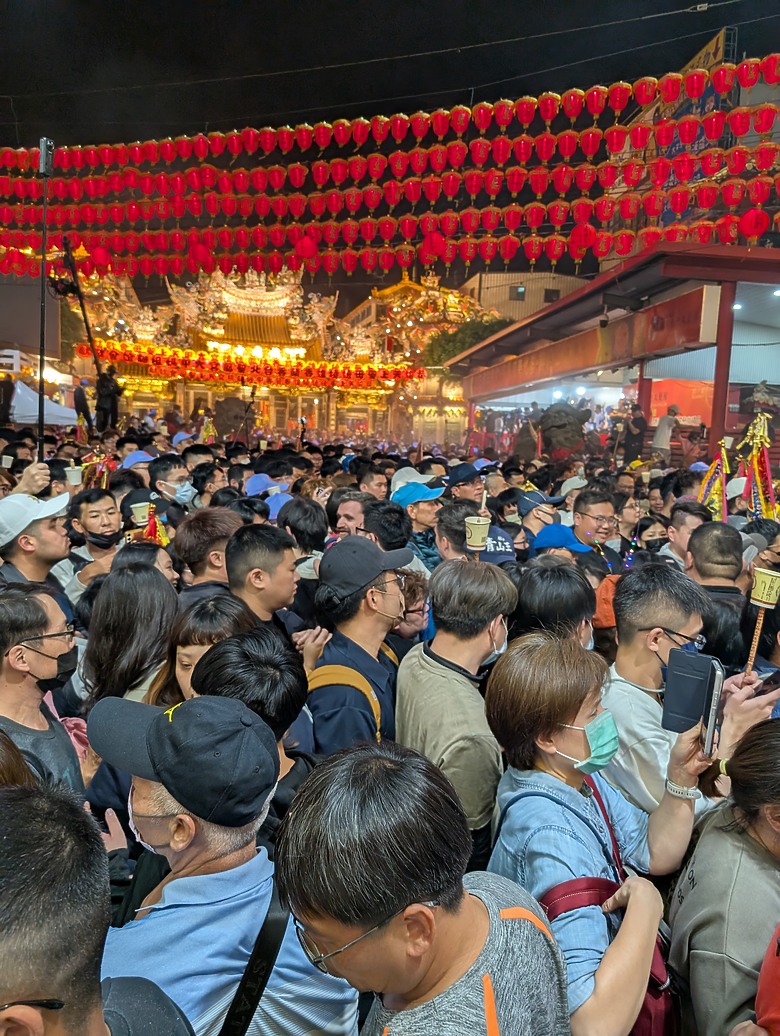 點我看大圖 2025 繞境大白 大甲媽繞境 一起追女神 熱血熬夜12小時