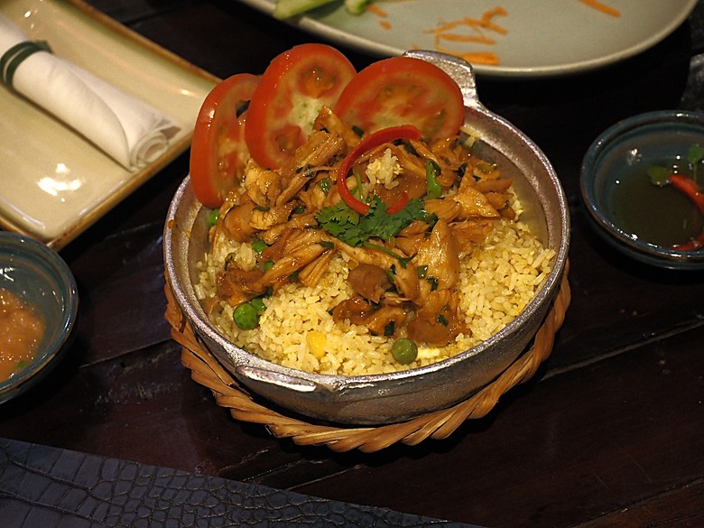 會安古鎮 (來遠橋、Faifo Coffee、華人會館群)、會安夜市、在地美食HOME Hoi An 餐廳、秋盆河乘船放水燈 — 2025年越南峴港、會安、美山、順化、巴拿山 — 聯合國世界文化遺產及遊樂園之六日悠遊 第一回