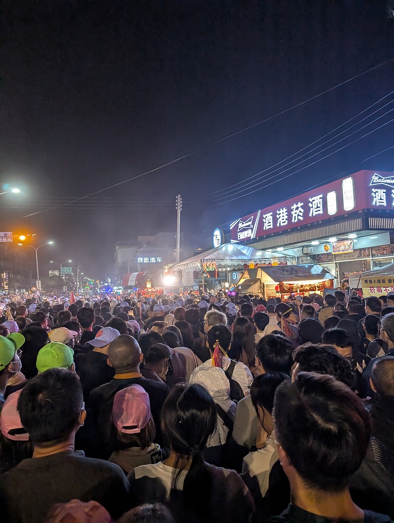 點我看大圖 2025 繞境大白 大甲媽繞境 一起追女神 熱血熬夜12小時