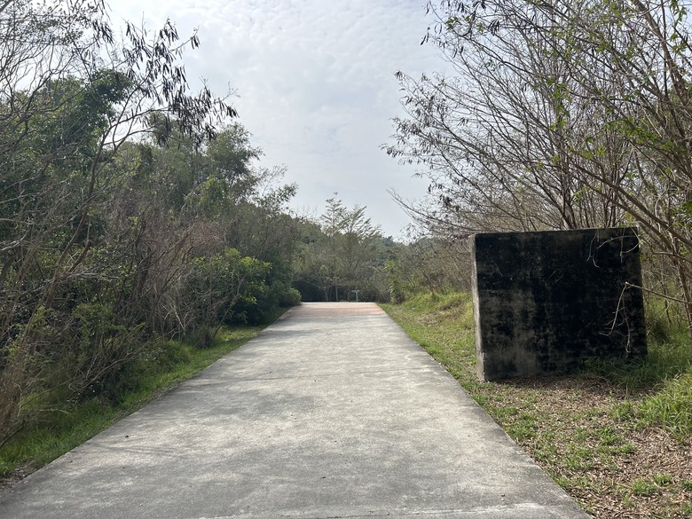 軍事堡壘與惡地交織的漯(ㄊㄚˋ)底山自然公園
