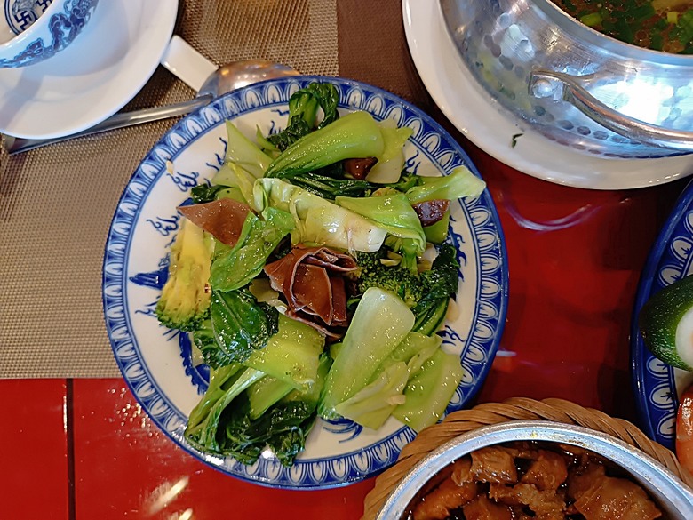 順化皇城(Kinh thành Huế)、啟定皇陵(Lăng Khải Định)、靈姥寺(天姥寺) (Chùa Thiên Mụ)、線香民俗文化村(Incense Village)、皇帝宮廷宴,附掛峴港 AU LAC BEACH海鮮餐廳 — 2025年越南峴港、會安、美山、順化、巴拿山太陽世界六日歷史文化及遊樂園之旅 第五回