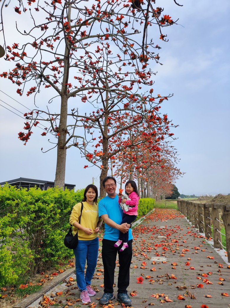 2025年，嘉南，小小孩的騎旅，日不落木棉花道^_^