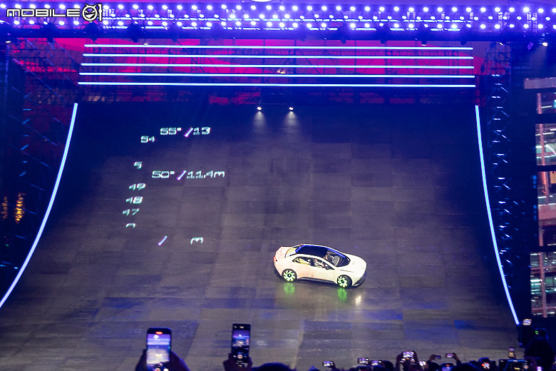 【採訪】BMW Vision Driving Experience 測試車上海現身，超級大腦掌控 1800 kgm 扭力精準展演！
