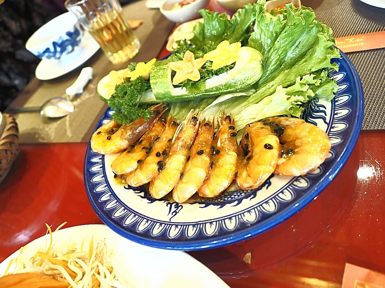順化皇城(Kinh thành Huế)、啟定皇陵(Lăng Khải Định)、靈姥寺(天姥寺) (Chùa Thiên Mụ)、線香民俗文化村(Incense Village)、皇帝宮廷宴,附掛峴港 AU LAC BEACH海鮮餐廳 — 2025年越南峴港、會安、美山、順化、巴拿山太陽世界六日歷史文化及遊樂園之旅 第五回