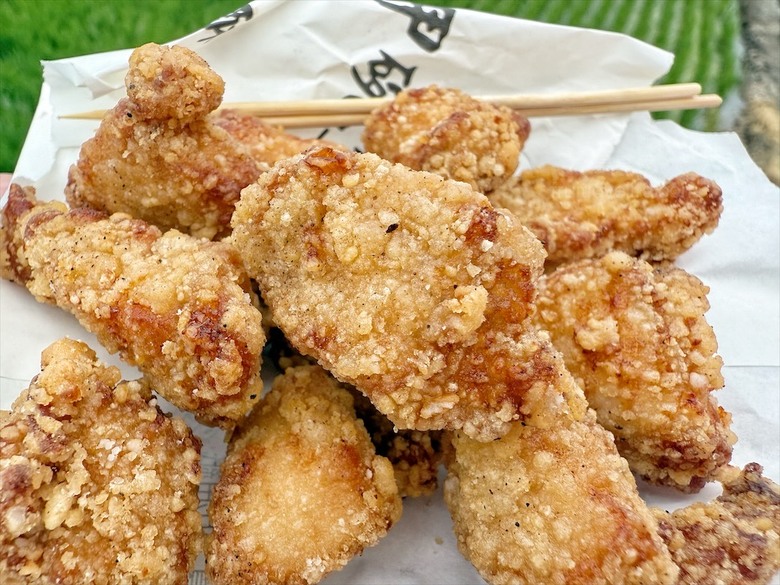 到北斗奠安宮拜拜不能錯過的鹹酥雞店,炸物酥脆爽口不油膩,肉質鮮嫩,飲料也很推薦