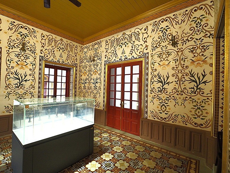 順化皇城(Kinh thành Huế)、啟定皇陵(Lăng Khải Định)、靈姥寺(天姥寺) (Chùa Thiên Mụ)、線香民俗文化村(Incense Village)、皇帝宮廷宴,附掛峴港 AU LAC BEACH海鮮餐廳 — 2025年越南峴港、會安、美山、順化、巴拿山太陽世界六日歷史文化及遊樂園之旅 第五回