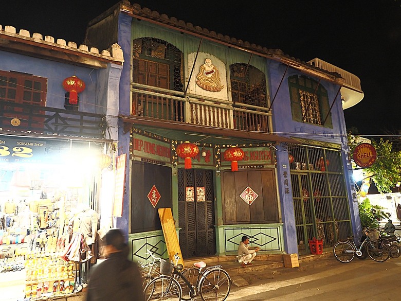 會安古鎮 (來遠橋、Faifo Coffee、華人會館群)、會安夜市、在地美食HOME Hoi An 餐廳、秋盆河乘船放水燈 — 2025年越南峴港、會安、美山、順化、巴拿山 — 聯合國世界文化遺產及遊樂園之六日悠遊 第一回