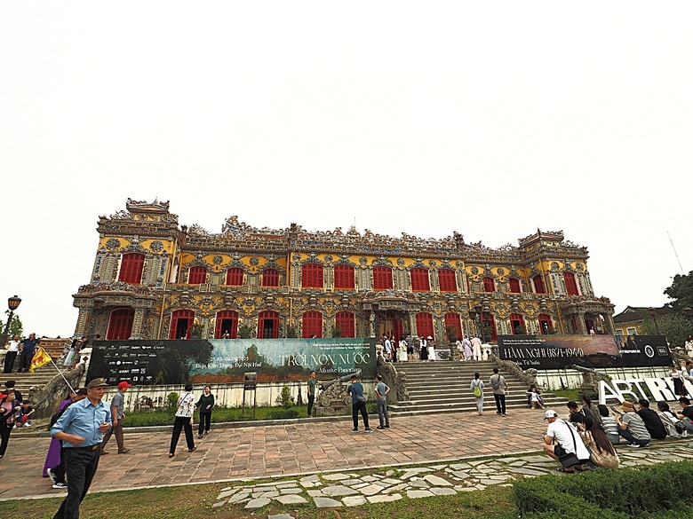 順化皇城(Kinh thành Huế)、啟定皇陵(Lăng Khải Định)、靈姥寺(天姥寺) (Chùa Thiên Mụ)、線香民俗文化村(Incense Village)、皇帝宮廷宴,附掛峴港 AU LAC BEACH海鮮餐廳 — 2025年越南峴港、會安、美山、順化、巴拿山太陽世界六日歷史文化及遊樂園之旅 第五回