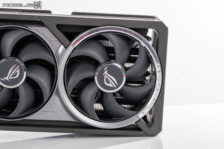 ROG ASTRAL RTX 5090 32GB GDDR7 OC 超頻版顯示卡開箱實測 空冷顯示卡王者降臨