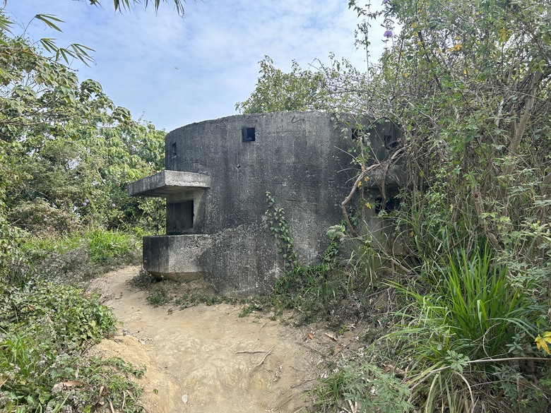 軍事堡壘與惡地交織的漯(ㄊㄚˋ)底山自然公園