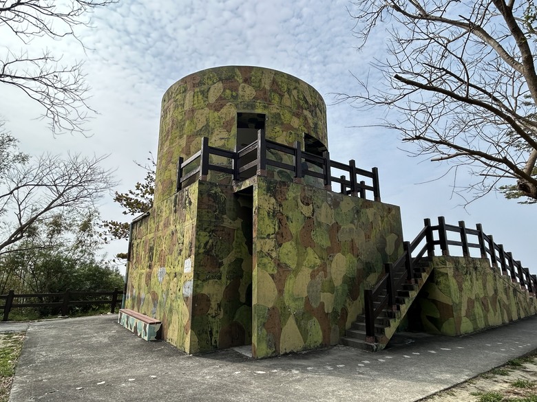 軍事堡壘與惡地交織的漯(ㄊㄚˋ)底山自然公園