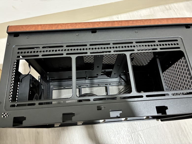 Montech Heritage PRO機殼開箱 創新精緻的皮革手提造型 打造新風格